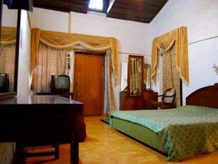 Royal Hotel 
